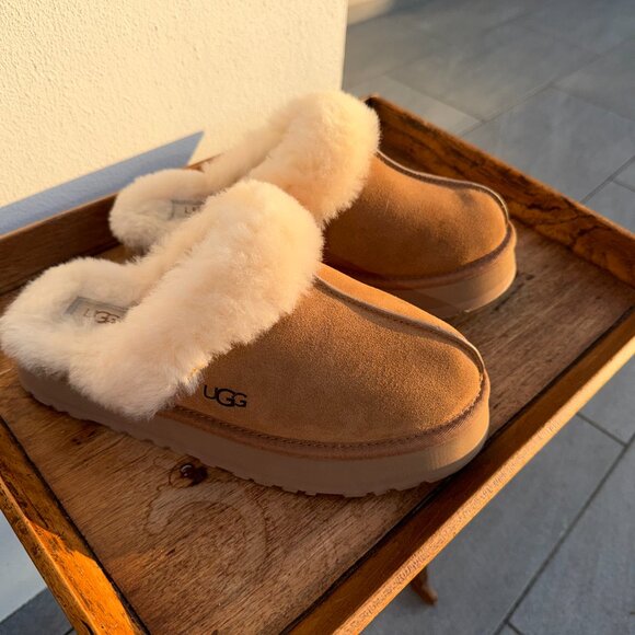UGG Tazz II platforms slippers, New and unworn. Size 10 but fits small. - Picture 3 of 3